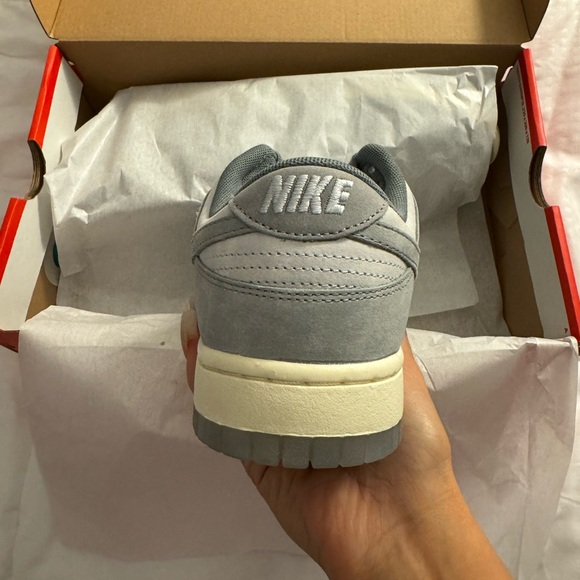 *SOLD* Nike Dunk Low - Picture 3 of 5